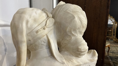 Een Italiaanse witmarmeren sculptuur van Dante Alighieri en zijn geliefde Beatrice, ca. 1900