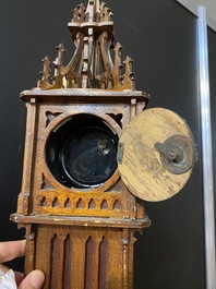 Horloge en bois de style n&eacute;o-gothique en forme de la tour Big Ben, vers 1900