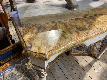 Een beschilderde houten faux marbre tafel, Itali&euml;, 19e eeuw