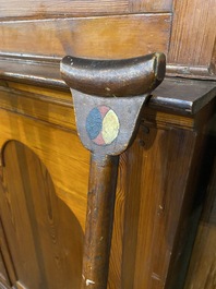 A pair of Japanese painted wooden oars, Edo/Meiji, 18/19th C.