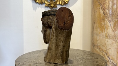 Een polychrome houten Christus, 17e eeuw