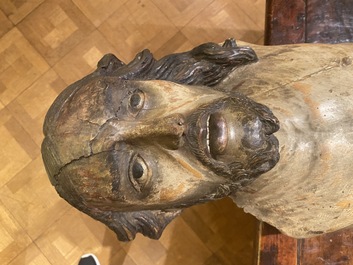 Grand Christ en bois sculpt&eacute; et polychrom&eacute;, Italie, 16&egrave;me