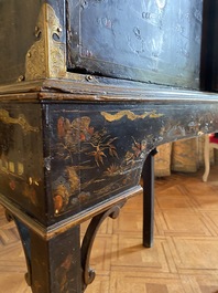 An English lacquered and painted chinoiserie cabinet on stand, 19th C.