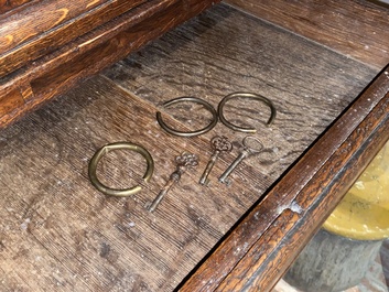 Armoire &agrave; quatre portes en ch&ecirc;ne et ch&ecirc;ne noirci, Flandres, 17&egrave;me