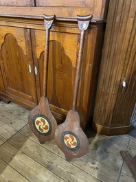 A pair of Japanese painted wooden oars, Edo/Meiji, 18/19th C.