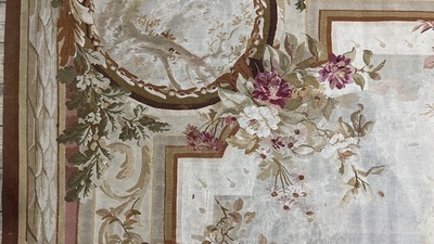 Grand tapis Aubusson &agrave; d&eacute;cor floral et de paysages, France, 19&egrave;me