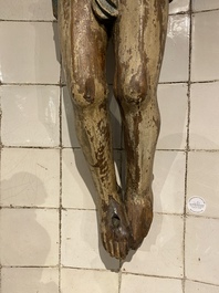 Christ en bois sculpt&eacute; et polychrom&eacute;, probablement Espagne, 15&egrave;me