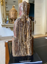 Een polychrome houten 'Sedes Sapientiae' sculptuur in Romaanse stijl, wellicht Spanje, mogelijk 14/15e eeuw