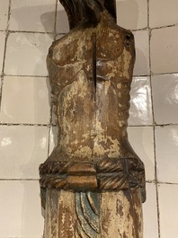 Christ en bois sculpt&eacute; et polychrom&eacute;, probablement Espagne, 15&egrave;me