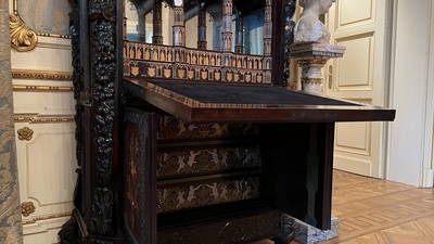 Cabinet exceptionnel de style n&eacute;o-gothique en bois incrust&eacute;, atelier inconnu dans la r&eacute;gion de Gand, Flandres, 19&egrave;me