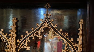 Cabinet exceptionnel de style n&eacute;o-gothique en bois incrust&eacute;, atelier inconnu dans la r&eacute;gion de Gand, Flandres, 19&egrave;me