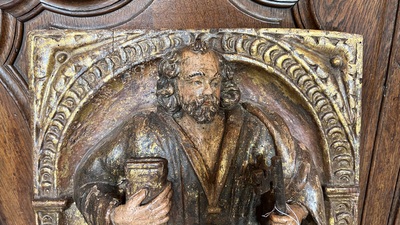 A Spanish polychrome and gilt wooden alto relievo depicting Saint Peter under an arcade, 17th C.