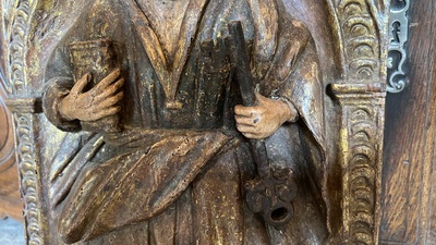 A Spanish polychrome and gilt wooden alto relievo depicting Saint Peter under an arcade, 17th C.