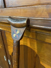 A pair of Japanese painted wooden oars, Edo/Meiji, 18/19th C.