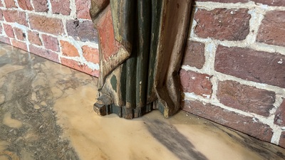 Sainte Odile tenant une calice en tilleul sculpt&eacute; et polychrom&eacute;, Allemagne, Rhin moyen, d&eacute;but du 16&egrave;me
