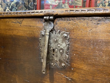 A walnut chest, 18th C.