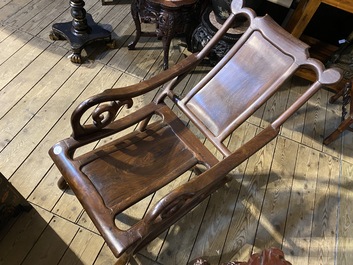 Een Chinese hardhouten fauteuil, 19/20e eeuw