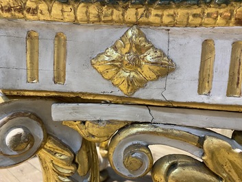 Une table de style baroque en bois polychrome et dor&eacute;, Italie, 19&egrave;me