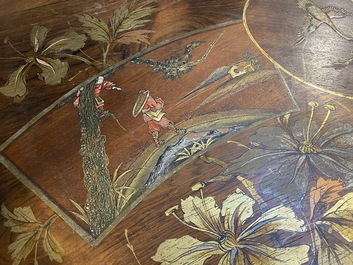 Table japonisante en bambou avec le dessus en bois marquet&eacute;, 19/20&egrave;me