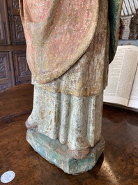 Een grote Duitse polychrome eikenhouten bisschop, Bovenrijn gebied, late 15e eeuw