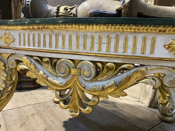 Une table de style baroque en bois polychrome et dor&eacute;, Italie, 19&egrave;me