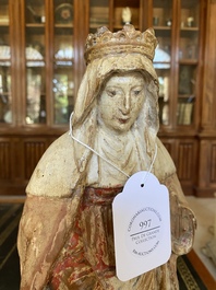 Sainte Elisabeth en bois sculpt&eacute; et polychrom&eacute;, fin du 16&egrave;me