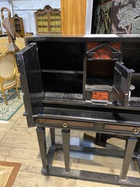 An ebonised wooden cabinet with faux-tortoiseshell veneer, 19th C.