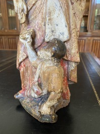 Een polychrome houten sculptuur van Elisabeth van Th&uuml;ringen of Elisabeth van Hongarije, late 16e eeuw