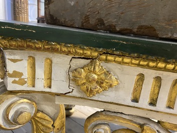 Une table de style baroque en bois polychrome et dor&eacute;, Italie, 19&egrave;me