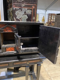 An ebonised wooden cabinet with faux-tortoiseshell veneer, 19th C.