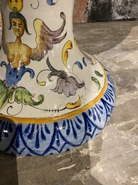 Tr&egrave;s grand vase en majolique italienne polychrome, 1&egrave;re moiti&eacute; du 20&egrave;me