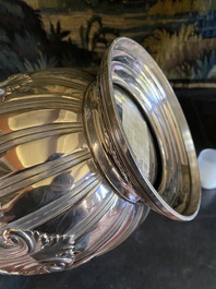 A French silver ice bucket with floral design, 19/20th C.