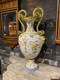 Tr&egrave;s grand vase en majolique italienne polychrome, 1&egrave;re moiti&eacute; du 20&egrave;me