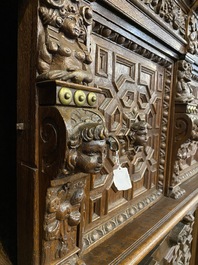 Een Vlaamse houten Renaissance vijfdeurskast, 17e eeuw