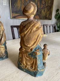 Een paar polychrome en vergulde terracotta figuren van een musicerend Moors koppel, Itali&euml;, 18/19e eeuw