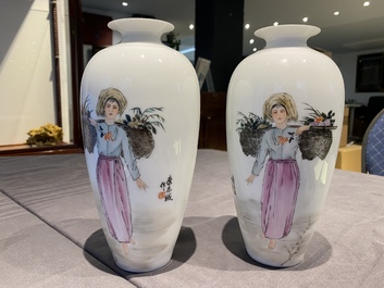 Deux paires de vases en porcelaine de Chine &agrave; d&eacute;cor de la R&eacute;volution Culturelle, sign&eacute;s Kang Zhicheng 康志誠, marque de Zhong Guo Jingdezhen Zhi 中國景德鎮製