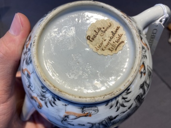 Th&eacute;i&egrave;re couverte en porcelaine de Chine &agrave; d&eacute;cor en grisaille d'une sc&egrave;ne d'Europ&eacute;ens, Qianlong