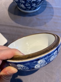 Pot couvert en porcelaine de Chine en bleu et blanc &agrave; d&eacute;cor de grues, 19/20&egrave;me