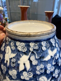 A Chinese blue and white 'cranes' jar and cover, 19/20th C.