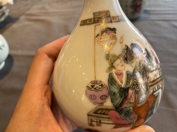 Deux vases et une th&eacute;i&egrave;re 'Wu Shuang Pu' en porcelaine de Chine famille rose, 19/20&egrave;me