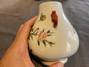 Two Chinese famille rose vases and a 'Wu Shuang Pu' teapot, 19/20th C.