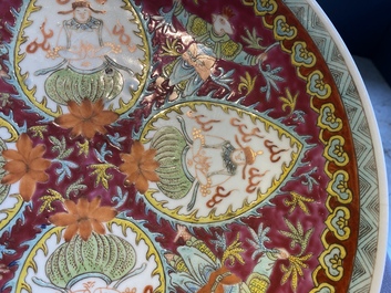 Plat en porcelaine de Chine Bencharong pour le march&eacute; thai, marque de Yongzheng, 19&egrave;me