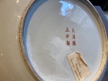 Plat en porcelaine de Chine Bencharong pour le march&eacute; thai, marque de Yongzheng, 19&egrave;me