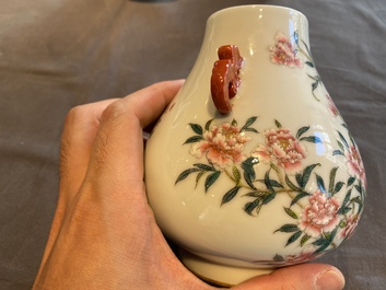 Two Chinese famille rose vases and a 'Wu Shuang Pu' teapot, 19/20th C.