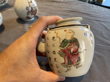 Deux vases et une th&eacute;i&egrave;re 'Wu Shuang Pu' en porcelaine de Chine famille rose, 19/20&egrave;me