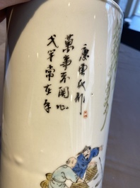 Paire de porte-chapeaux en porcelaine de Chine qianjiang cai, marque de 'Jiangxi Porcelain Company', 20&egrave;me