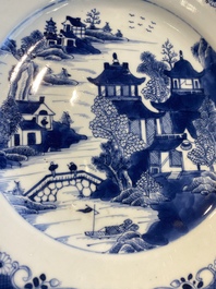 Six pi&egrave;ces en porcelaine de Chine en bleu et blanc, c&eacute;ladon et famille rose, 19/20&egrave;me