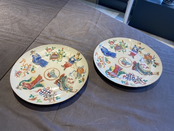A pair of Chinese famille rose dishes, 19th C.