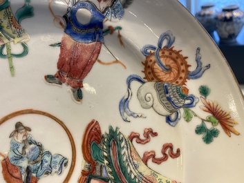 Paire de plats en porcelaine de Chine famille rose, 19&egrave;me