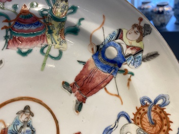 Paire de plats en porcelaine de Chine famille rose, 19&egrave;me